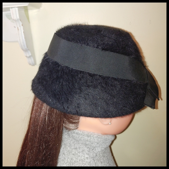 Vintage Jaguar Cloche Hat Black Felted Wool with Wide Grosgrain Ribbon - Picture 2 of 8